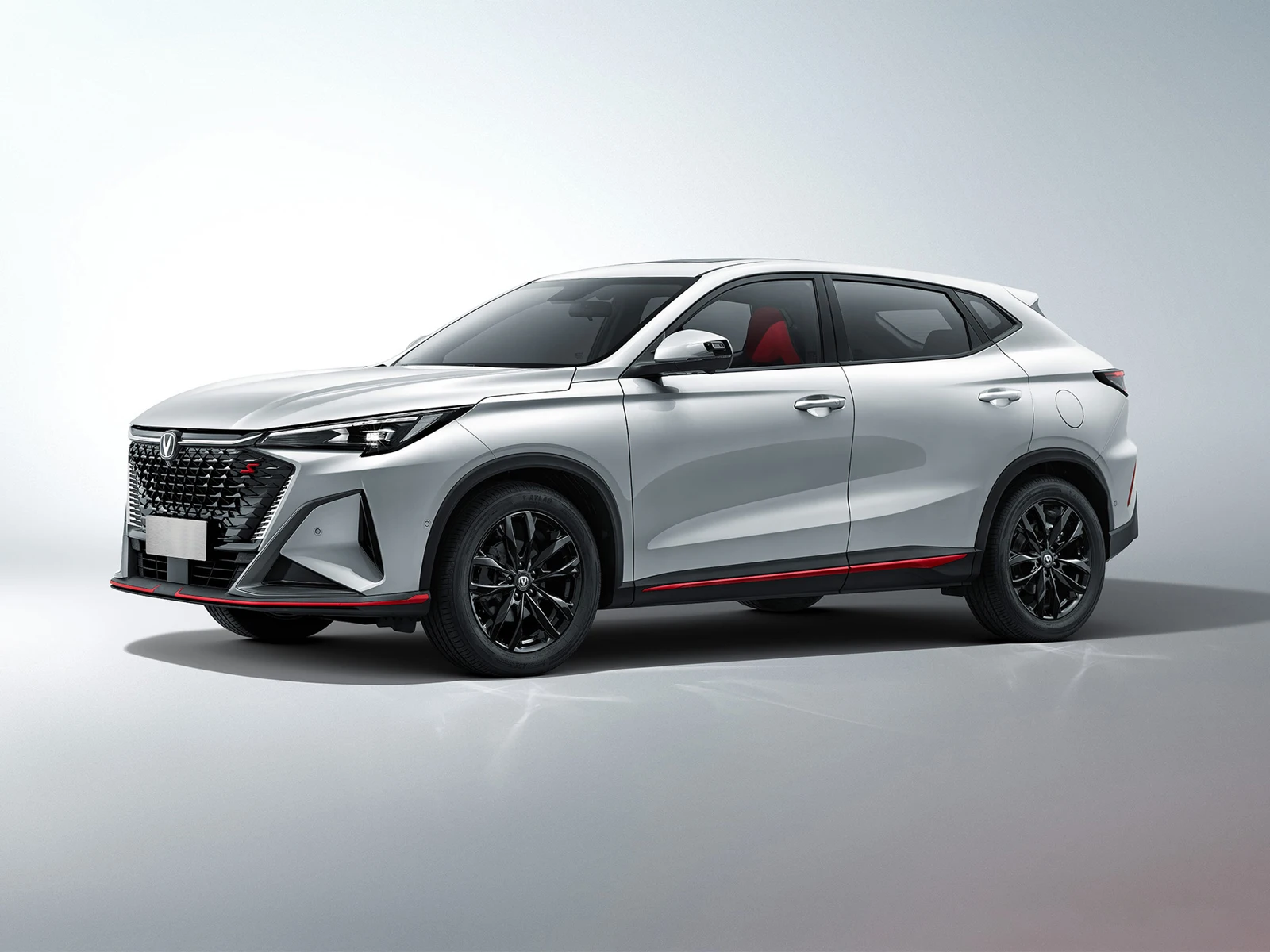Silver Changan X5 PLUS with red accents, front three-quarter manufacturer reference